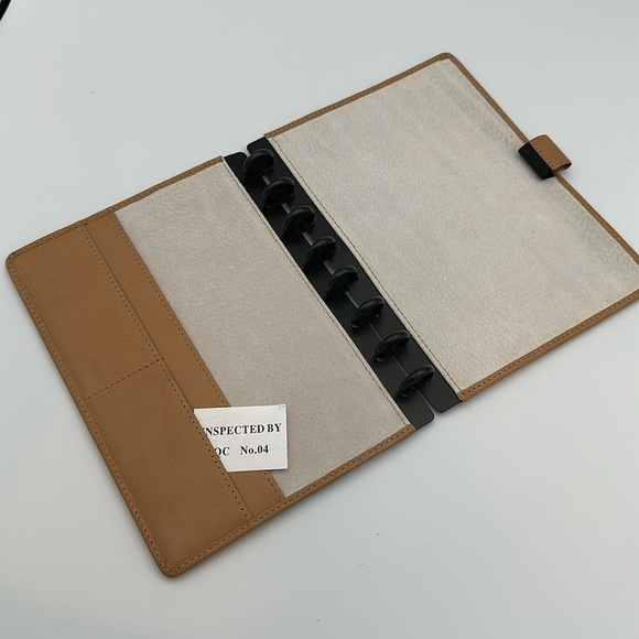 Levenger Circa Leather Foldover Notebook, junior size in saddle color no insert - Picture 4 of 8